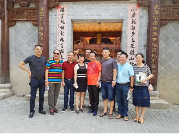 著名相聲演員侯耀華參觀(guān)御窯景巷古戲臺(tái)