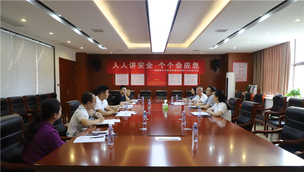 周長根一行到公司各樓盤及項(xiàng)目調(diào)研