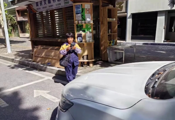 不懼高溫 “熱”力十足！致敬高溫下堅守崗位的古鎮(zhèn)工作者（一）