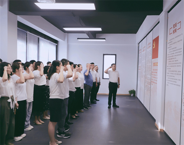 市古鎮(zhèn)投資公司黨委開(kāi)展“黨建引領(lǐng)新征程，古鎮(zhèn)同心再出發(fā)”活動(dòng)